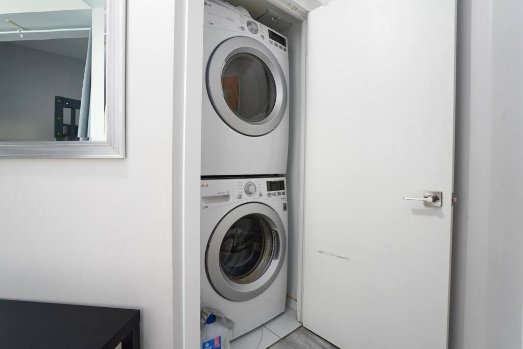 1504 Brand New Best Location 1Br Den With Amazing View Toronto Exterior photo
